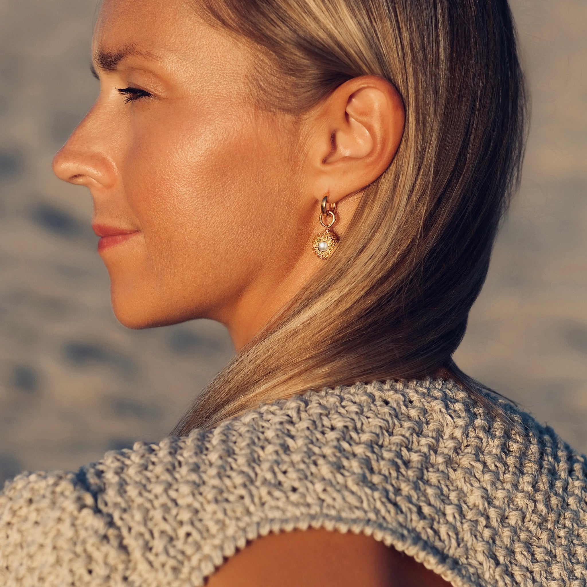 H i d e FRESHWATER mini grey pearl 24K gold plated auskarai