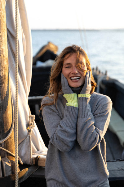 VIA 100% merino vilnos pirštinės šviesiai pilka