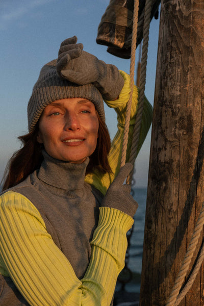 VIA 100% merino vilnos pirštinės šviesiai pilka