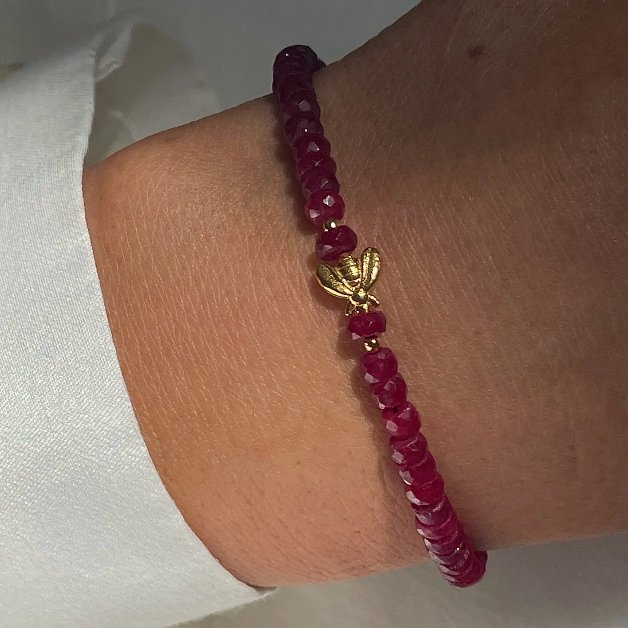 RUBY BEE 24K gold plated apyrankė