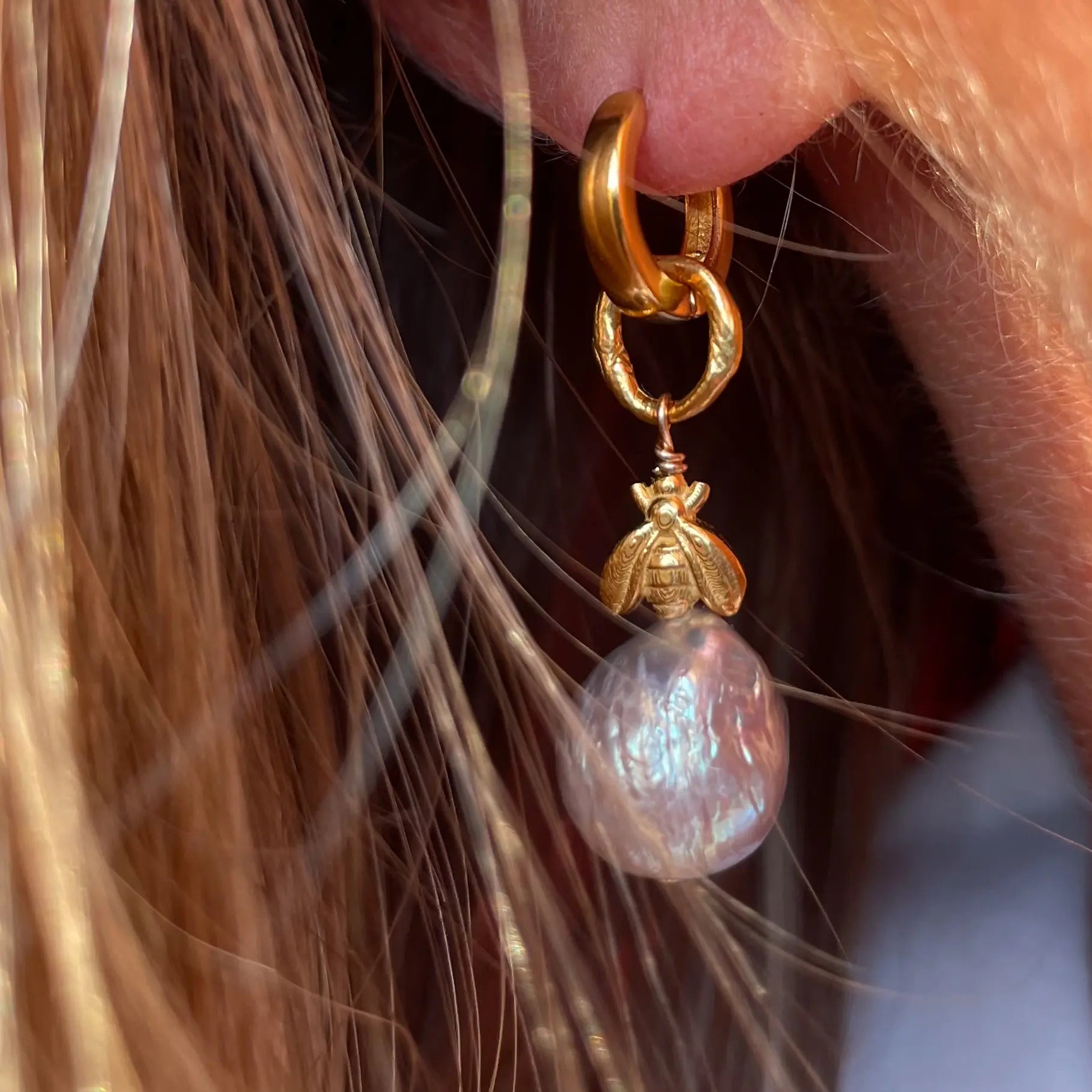 Lucky B e e baroque pearl 24K gold plated auskarai