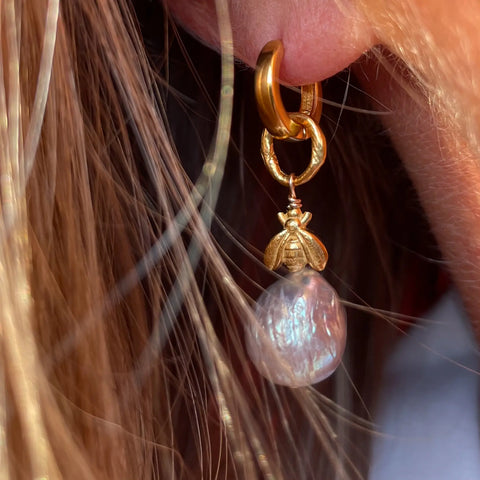 Lucky B e e baroque pearl 24K gold plated auskarai