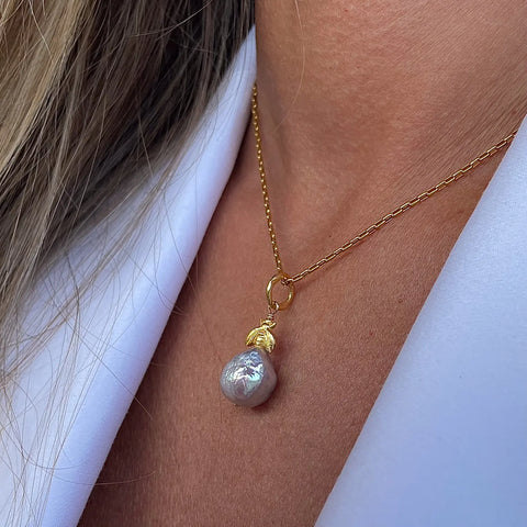 Lucky B e e baroque pearl 24K gold plated kaklo papuošalas