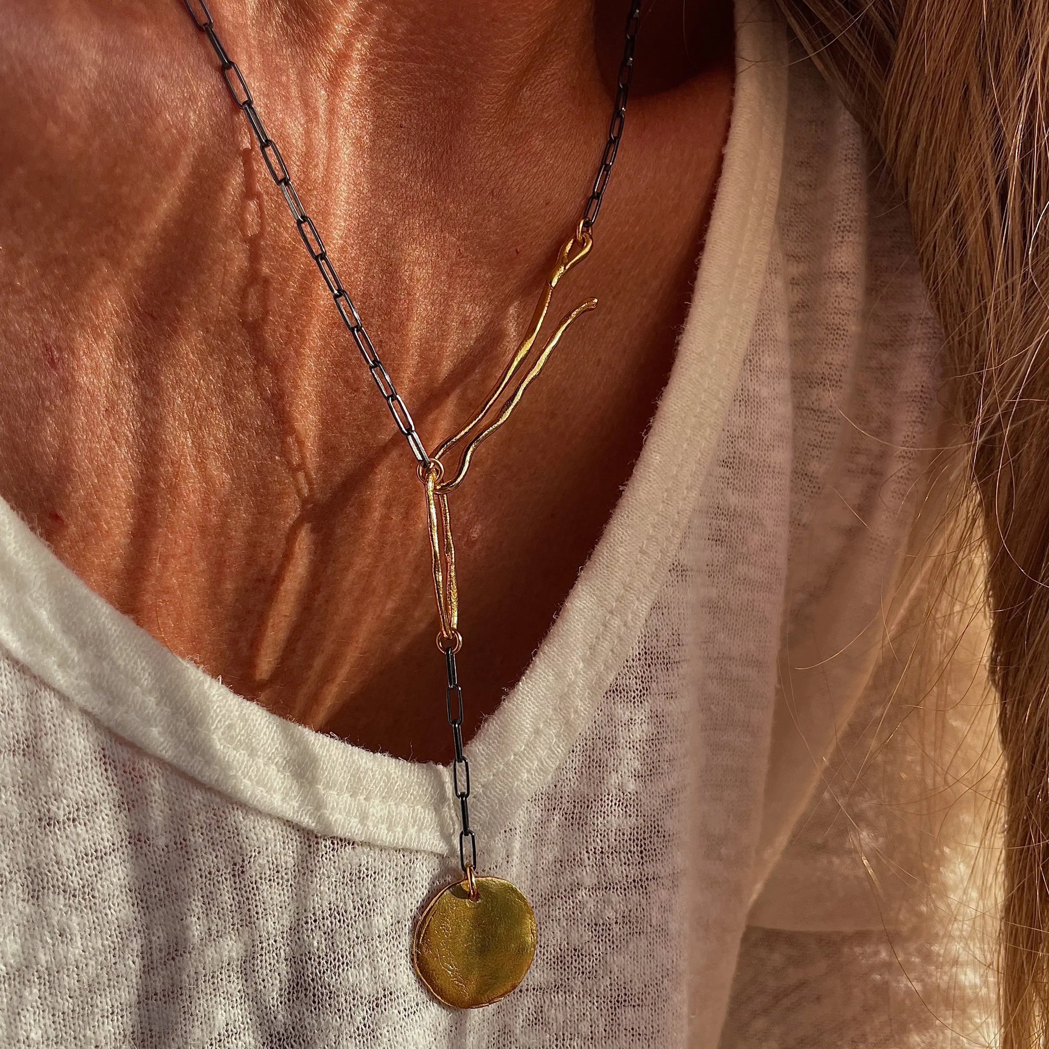Hook 24K gold plated/oxidised silver kaklo papuošalas