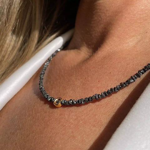 BLACK RAW DIAMOND CIRCLE 24K gold plated kaklo papuošalas