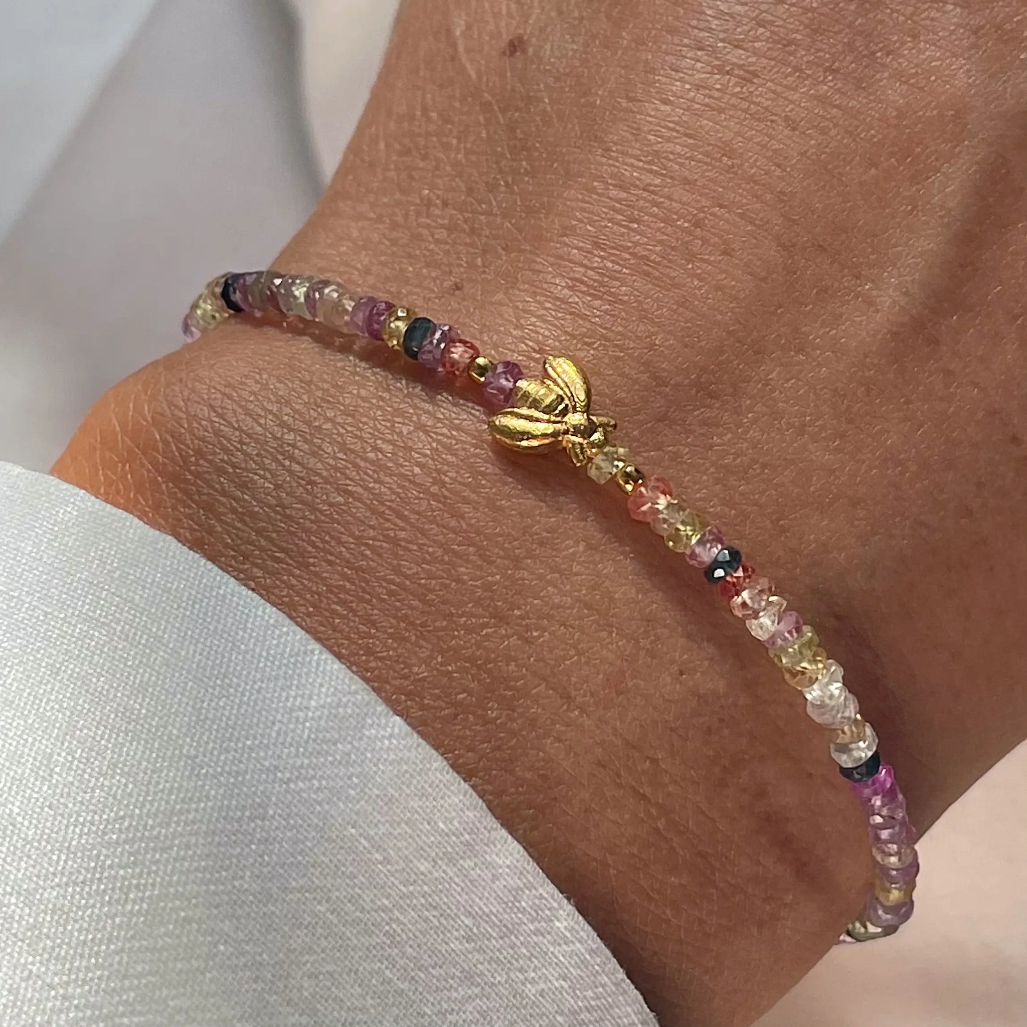MULTI SAPPHIRE BEE 24K gold plated apyrankė