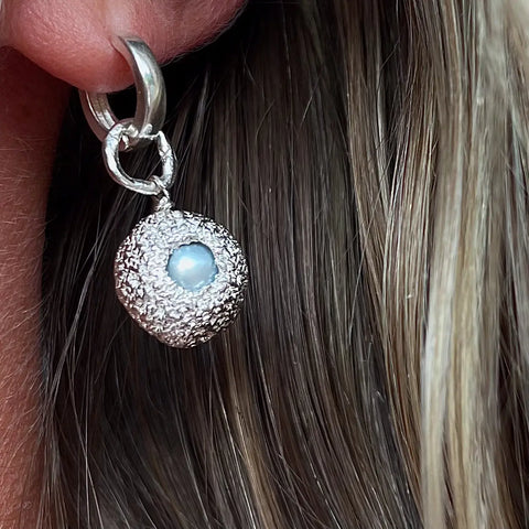H i d e FRESHWATER mini grey pearl silver auskarai