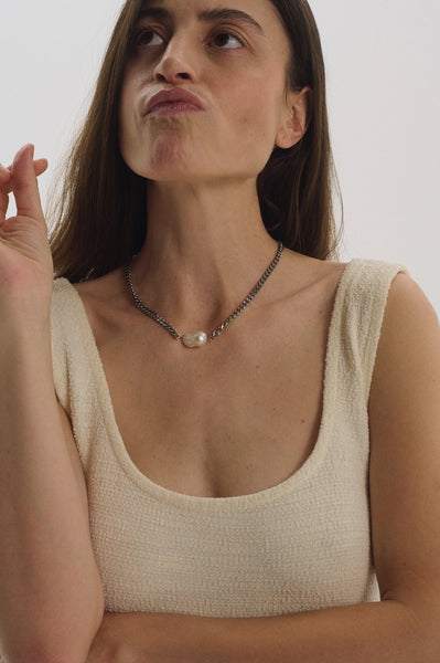 Masyvi grandinėlė su barokiniu perlu