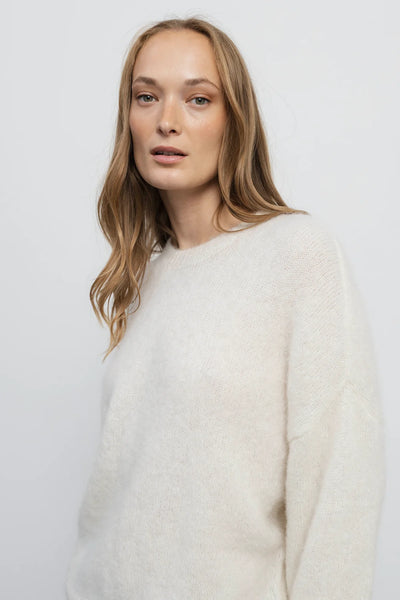 CHLOE megztinis pieno baltumo