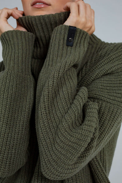 'CHRISTINE’ chaki megztinis
