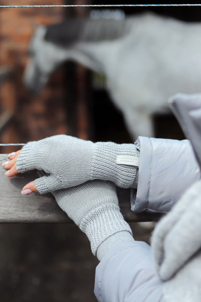 „Cosy vibes only“ merino vilnos riešinės