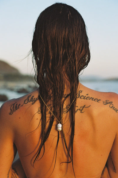 Ilga smulki grandinėlė su barokiniu perlu (sidabras)