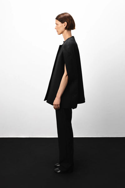 Sculptural wool black apsiaustas
