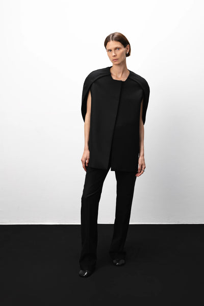 Sculptural wool black apsiaustas