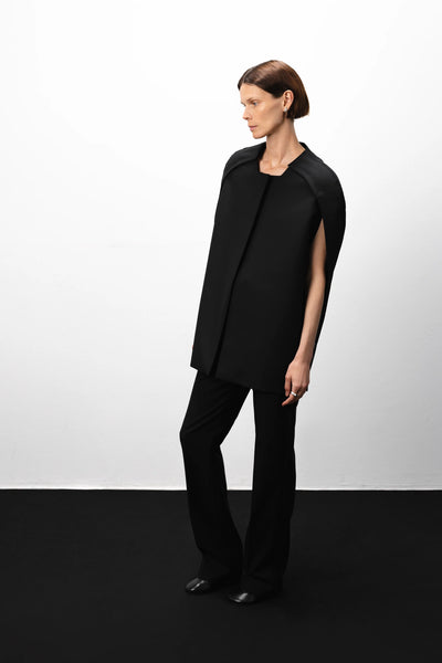 Sculptural wool black apsiaustas