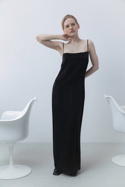 Long minimal slip black suknelė