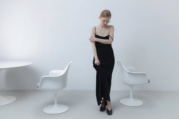Long minimal slip black suknelė
