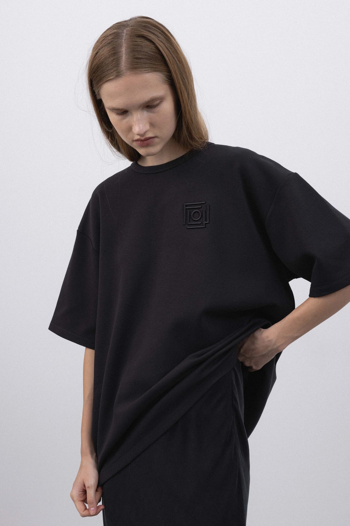Monogram black marškinėliai