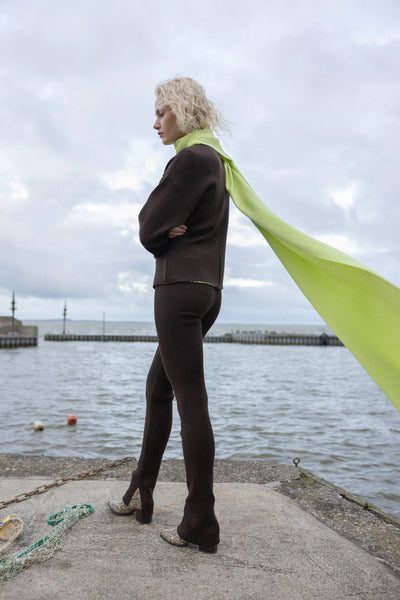 Barra stulpeliu megztos 100% merino vilnos tamprės šokoladas