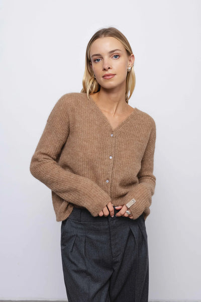 ‘GRETA’ camel brown kardiganas