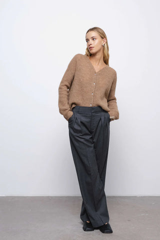 ‘GRETA’ camel brown kardiganas