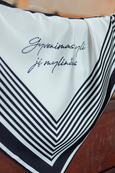 „Gyvenimas myli jį mylinčius“ skarelė