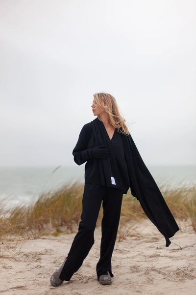 VIA 100% merino vilnos šalikas juodas