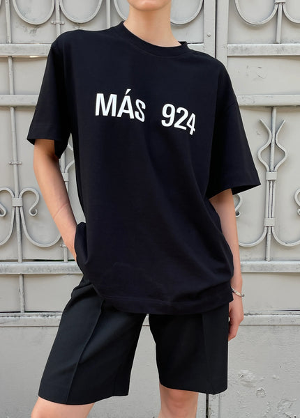 Juodi logo marškinėliai