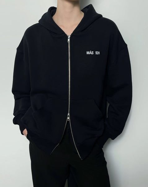 Juodas džemperis su užtrauktuku