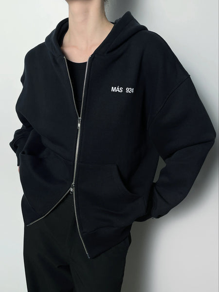 Juodas džemperis su užtrauktuku