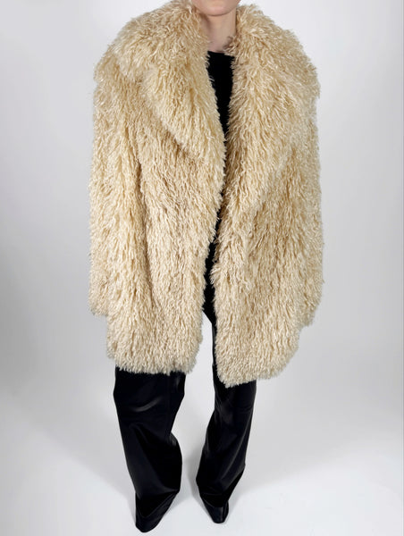 Trumpi kreminiai kailiniai