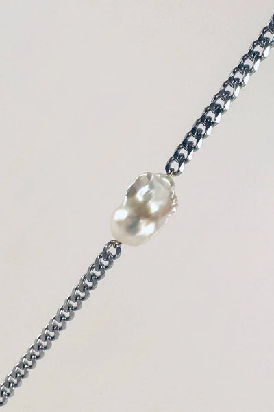 Masyvi grandinėlė su barokiniu perlu