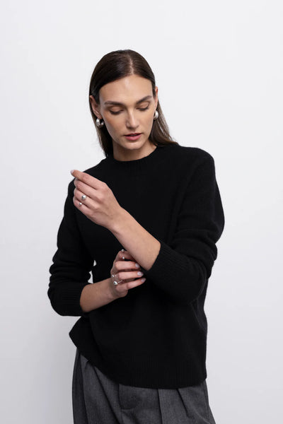 'LEA' juodas megztinis