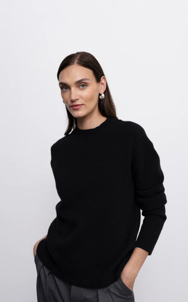 'LEA' juodas megztinis