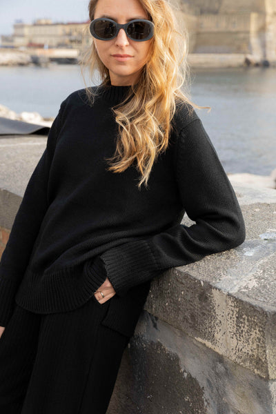 Marina merino vilnos dryžuotas megztinis juodas