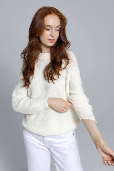 ‘SUZY’ milk white megztinis