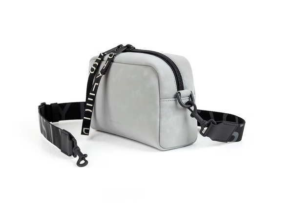 Camera rankinė, big / logo strap