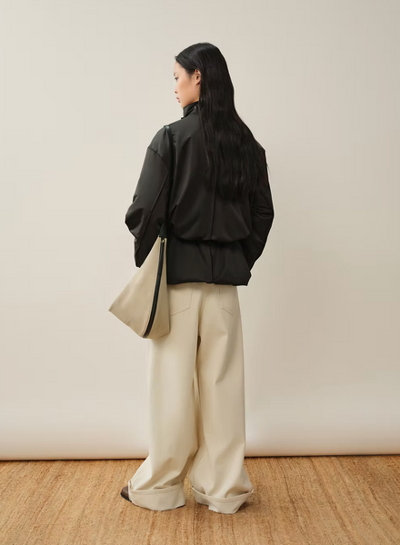 Asymmetric belted striukė