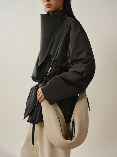 Asymmetric belted striukė