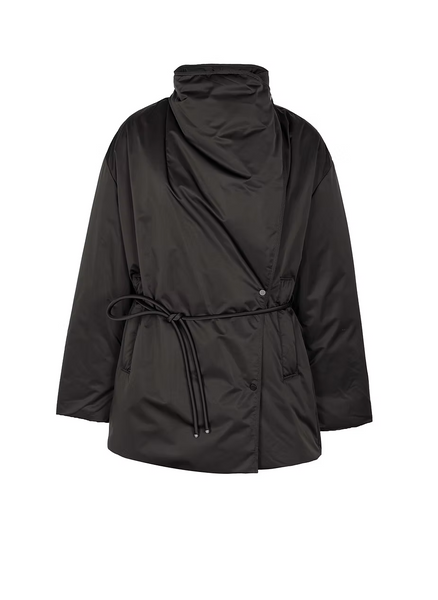 Asymmetric belted striukė