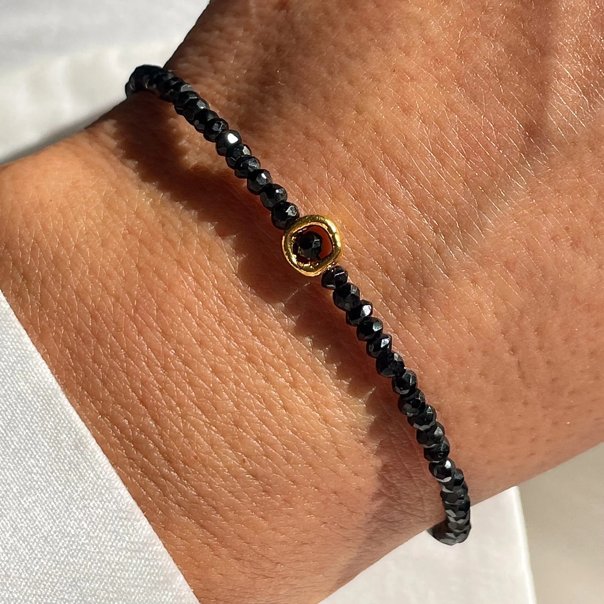 SPINEL CIRCLE 24K gold plated apyrankė
