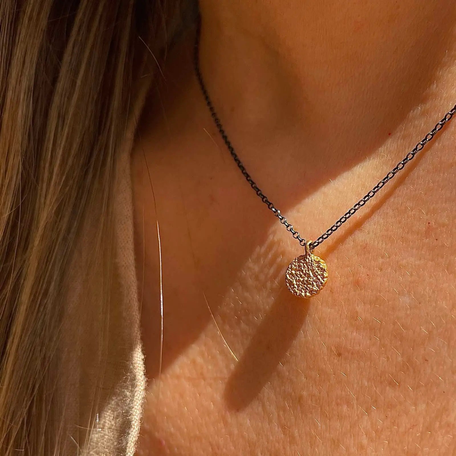 TINY 24K gold plated/oxidised silver kaklo papuošalas