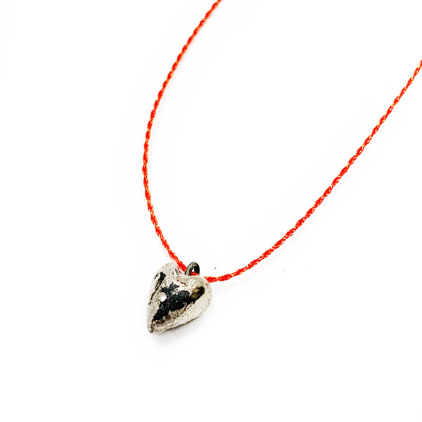 Juodas porcelianinis mini širdelės pakabukas "MINI BLACK SILVER LOVER"