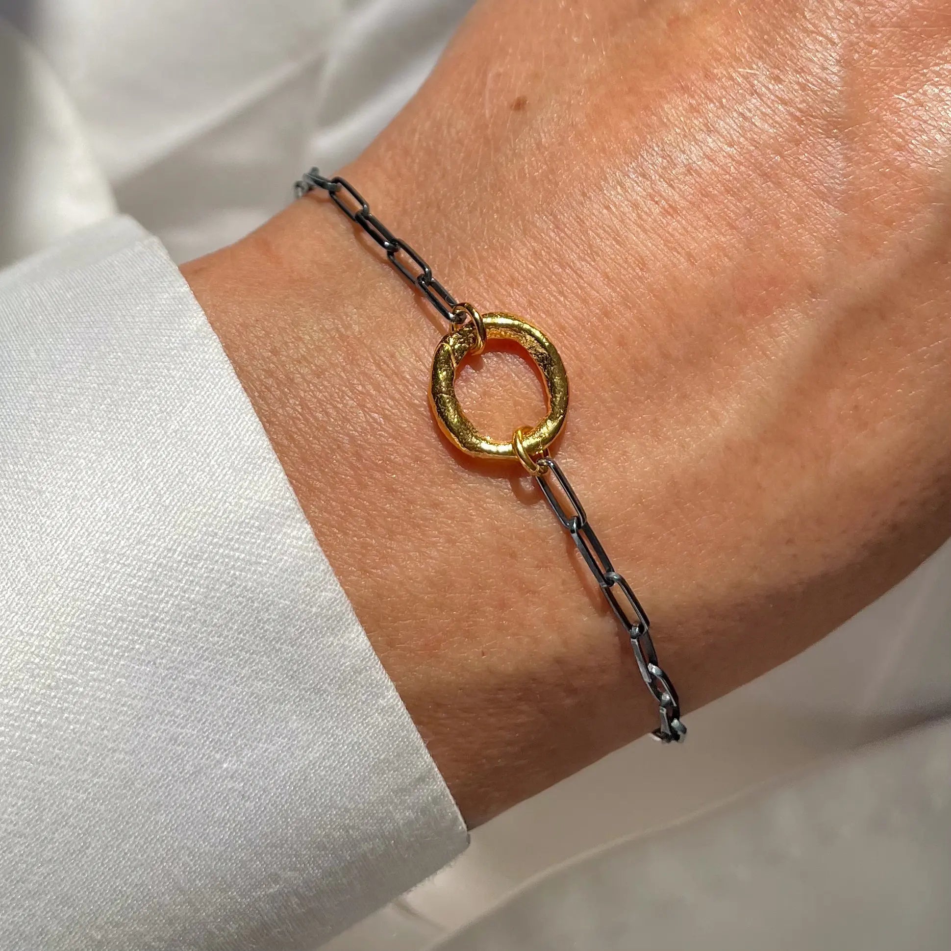 ROUGH CIRCLE 24K gold plated/oxidised silver apyrankė