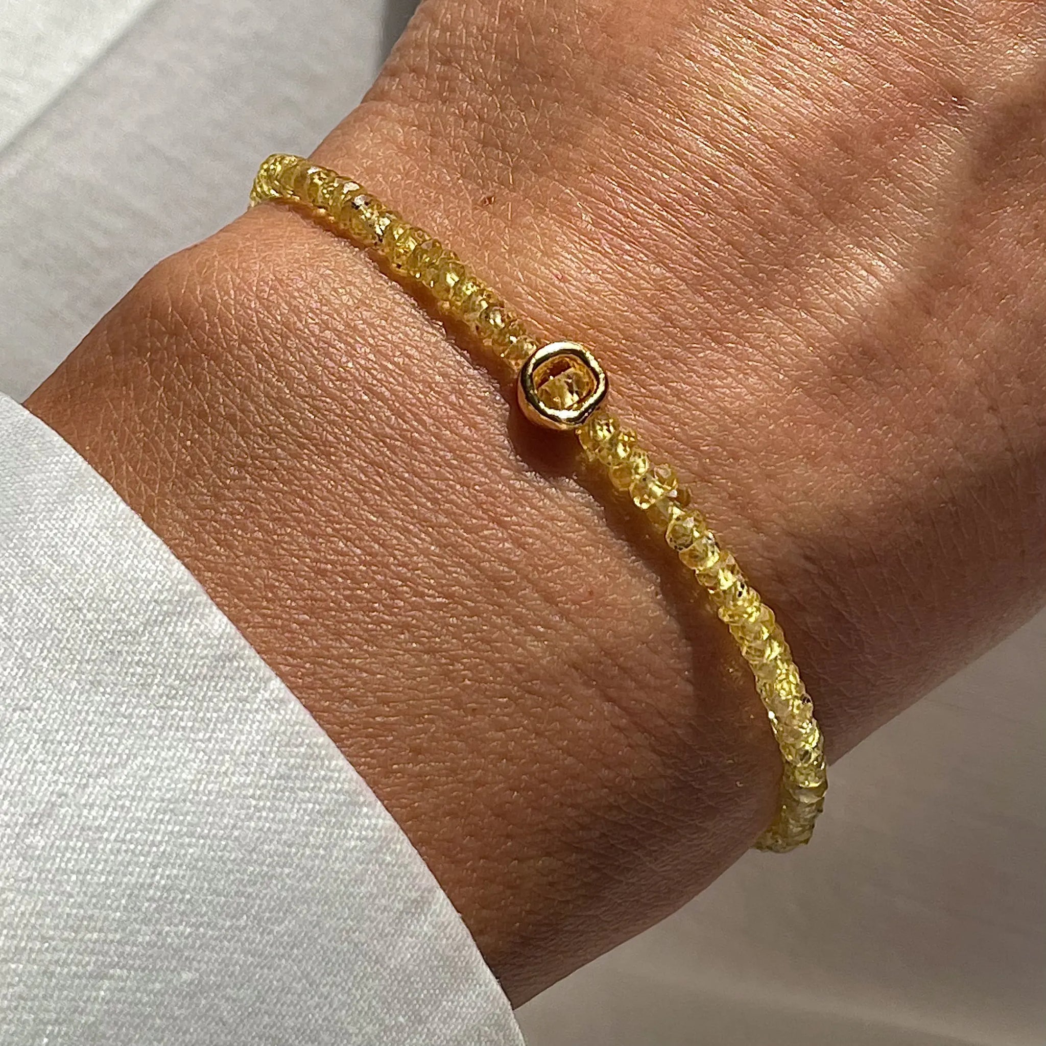 YELLOW SAPPHIRE CIRCLE 24K gold plated apyrankė