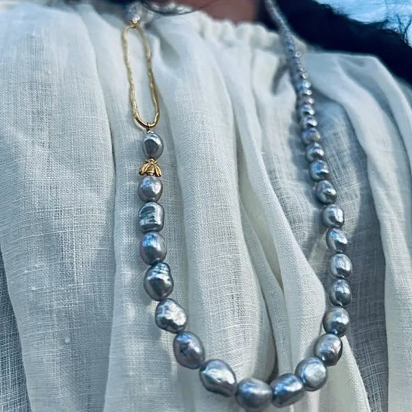 FRESHWATER PEARLS long kaklo papuošalas