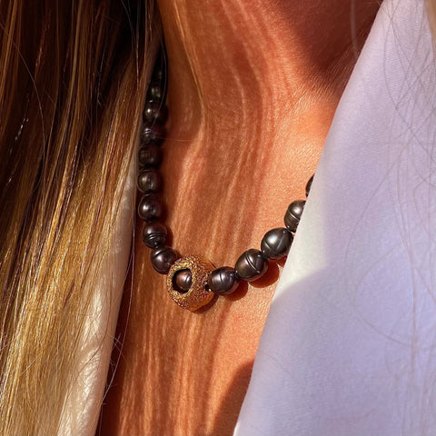 H i d e FRESHWATER dark pearl 24K gold plated kaklo papuošalas