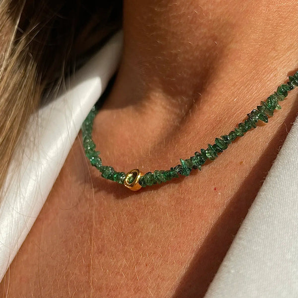EMERALD UNCUT CIRCLE 24K plated kaklo papuošalas
