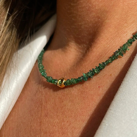 EMERALD UNCUT CIRCLE 24K plated kaklo papuošalas