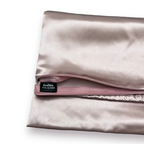 Rožinės spalvos šilkinis pagalvės užvalkalas